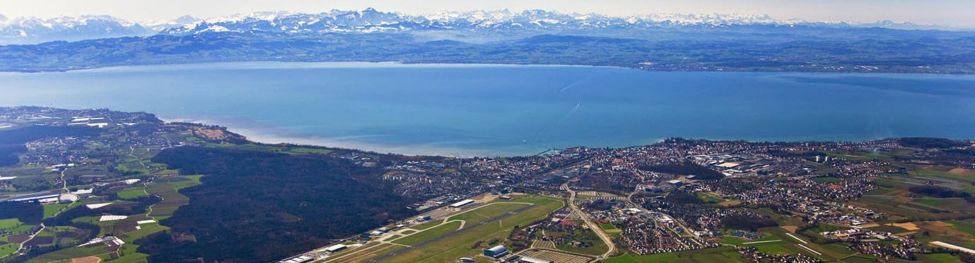 Panoramaaussicht auf den Bodensee und die Alpen